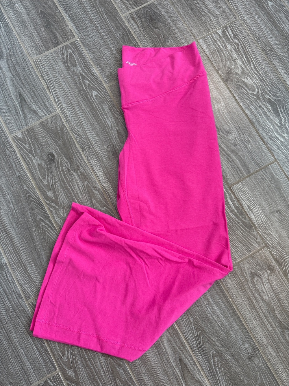 Old Navy Powerchill Hot Pink womens' high waist super flare dry Leggings 2X EUC